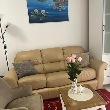 Fiorita Apartment *